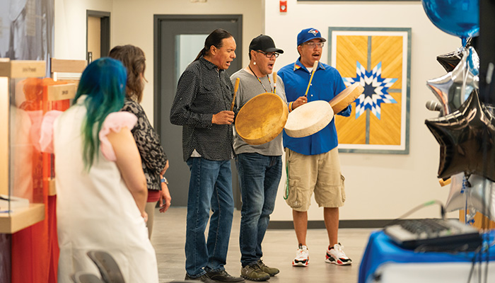 A scene from the grand opening of paw�cik�wikamik: Nutrien MakerLodge<br />
